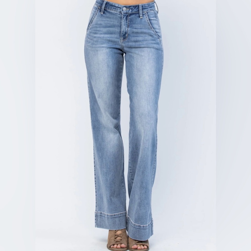 Los Angeles mid rise Judy Blues, wide leg, size 7.